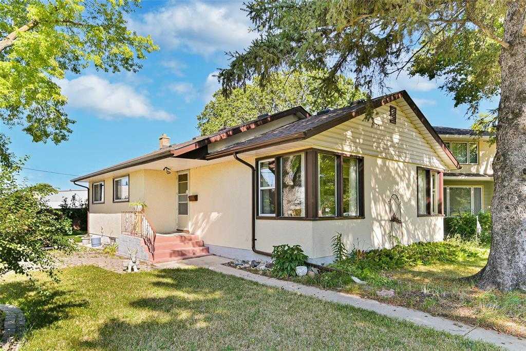 MLS Listing For Sale - 74 Bathgate Bay, Winnipeg, Manitoba, R3T0L2 - MLS # (realtor.ca): 202420996